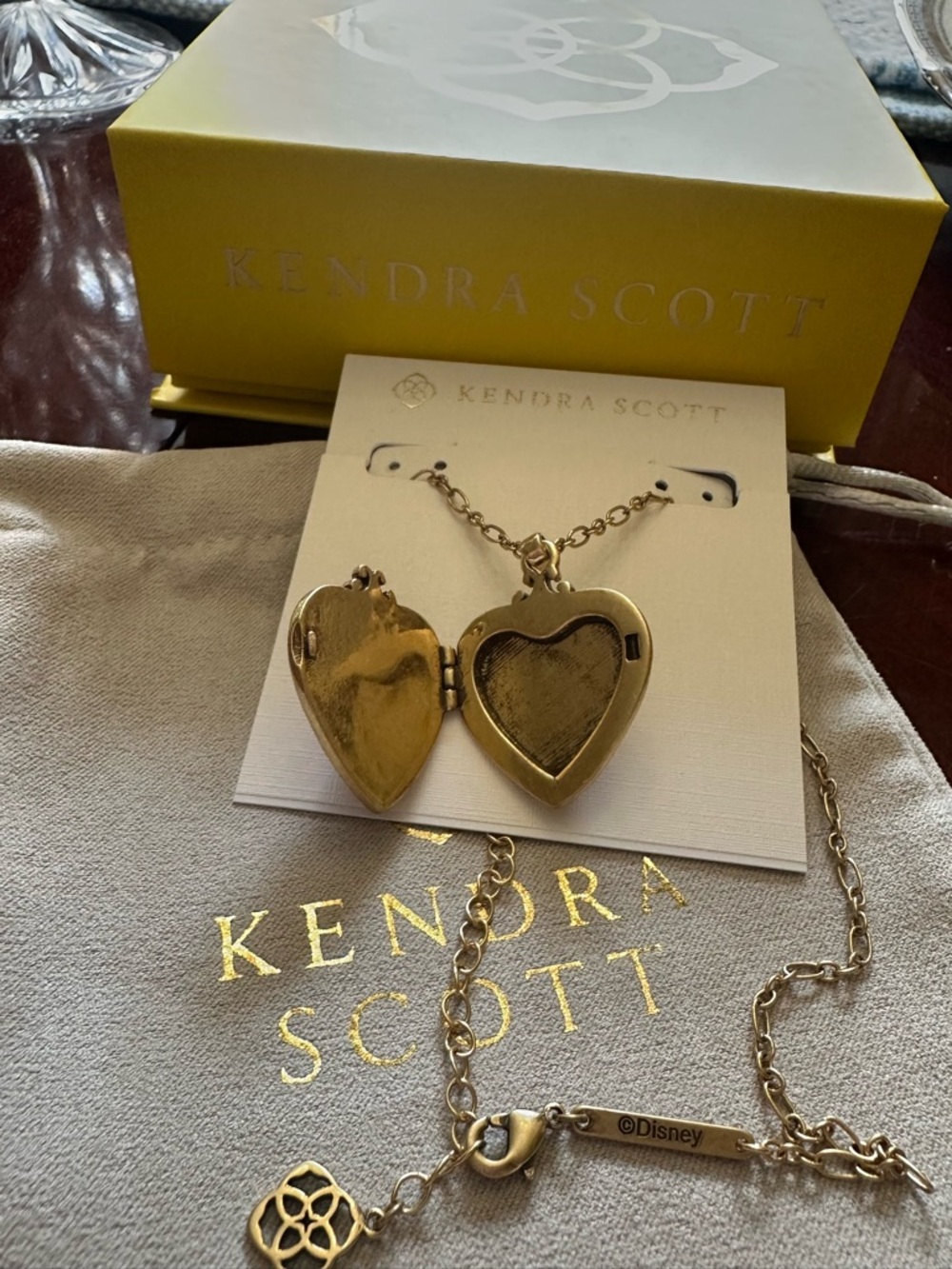 NEW!! Kendra Scott Gold-Tone Disney Snow White Locket Pendant Necklace - Picture 8 of 10